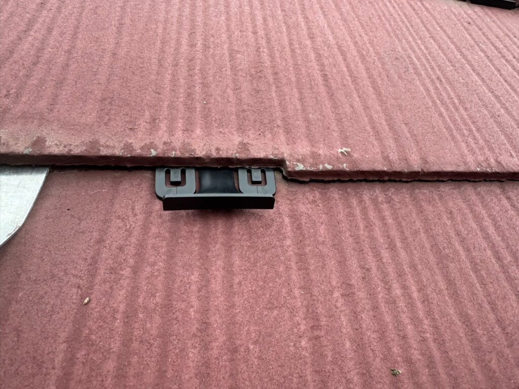 タスペーサー01取り付け<br />
（雨漏れ防止の為に必要な工程です。）